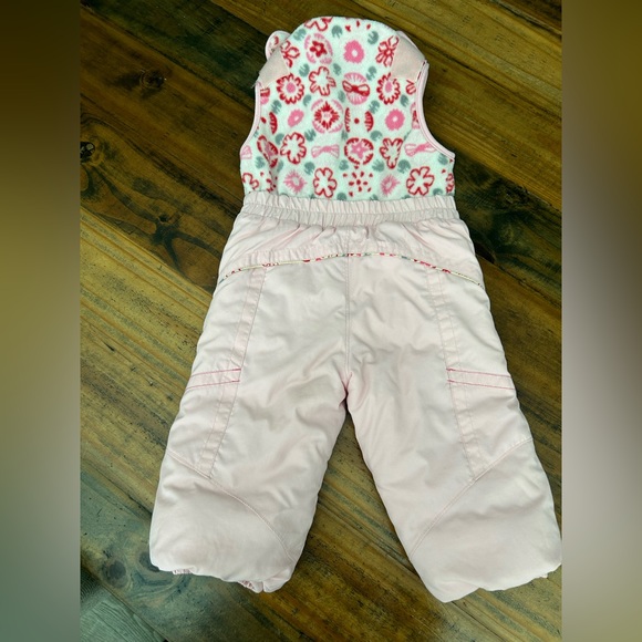 Girls pink adjustable Columbia 2T snowpants - Picture 2 of 3